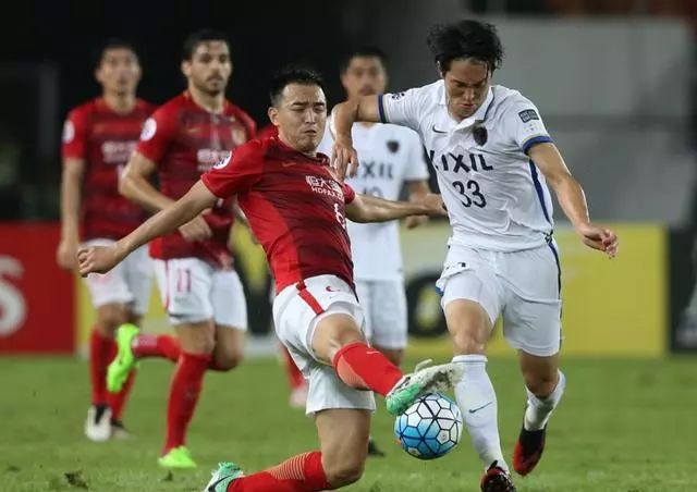  甘冈中场核心伤退，德甲中游球队面临排兵布阵挑战